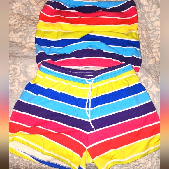 New York and Company short set. Top is a large. Shorts are a medium. - Picture 1 of 3